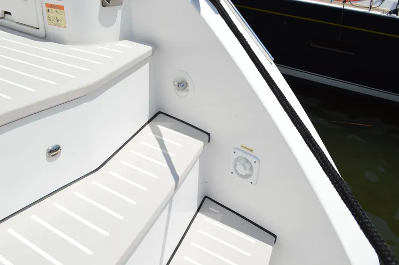 Amici Yacht Photos Pics Steps on a 2019 Azimut Atlantis 51 yacht, featuring sleek white design and modern fittings.