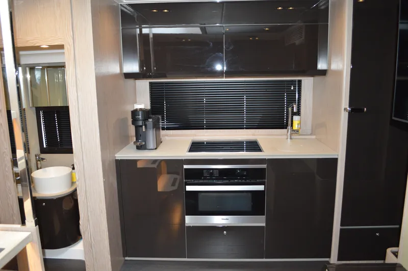 Amici Yacht Photos Pics 