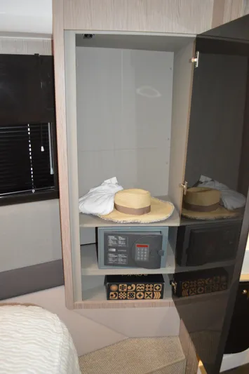 Amici Yacht Photos Pics 