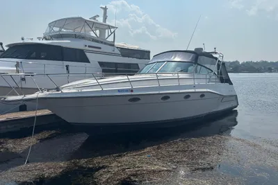 Cruisers 3670 ESpirit