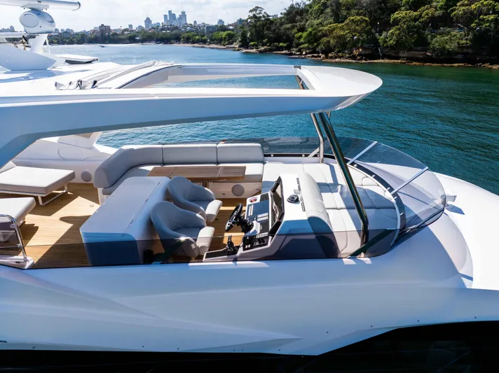 Sunseeker Manhatton 68 Yacht Photos Pics 