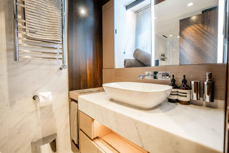 Sunseeker Manhatton 68 Yacht Photos Pics 