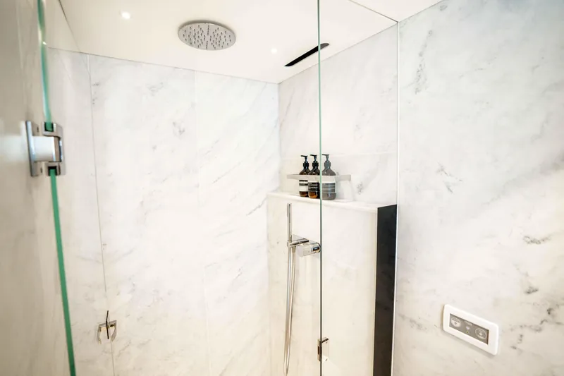 Sunseeker Manhatton 68 Yacht Photos Pics 