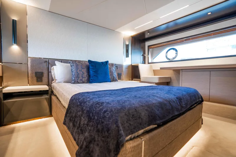 Sunseeker Manhatton 68 Yacht Photos Pics 