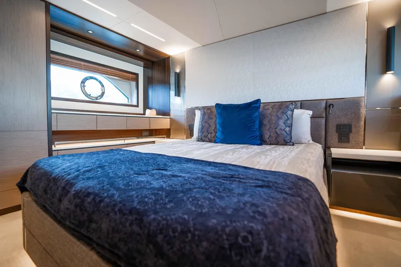 Sunseeker Manhatton 68 Yacht Photos Pics 