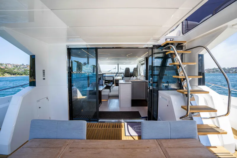 Sunseeker Manhatton 68 Yacht Photos Pics 