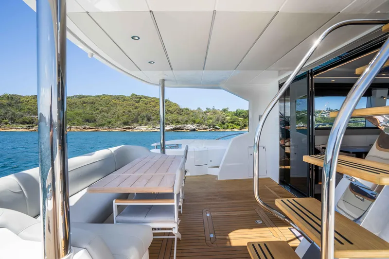 Sunseeker Manhatton 68 Yacht Photos Pics 