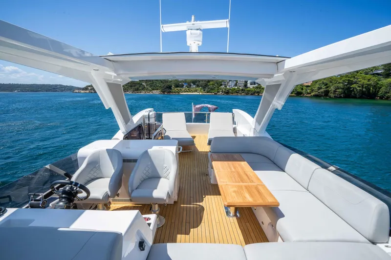 Sunseeker Manhatton 68 Yacht Photos Pics 