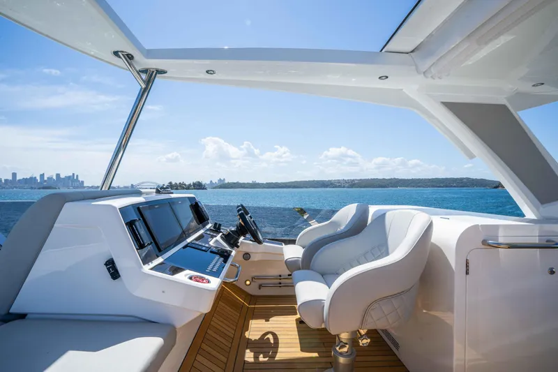 Sunseeker Manhatton 68 Yacht Photos Pics 