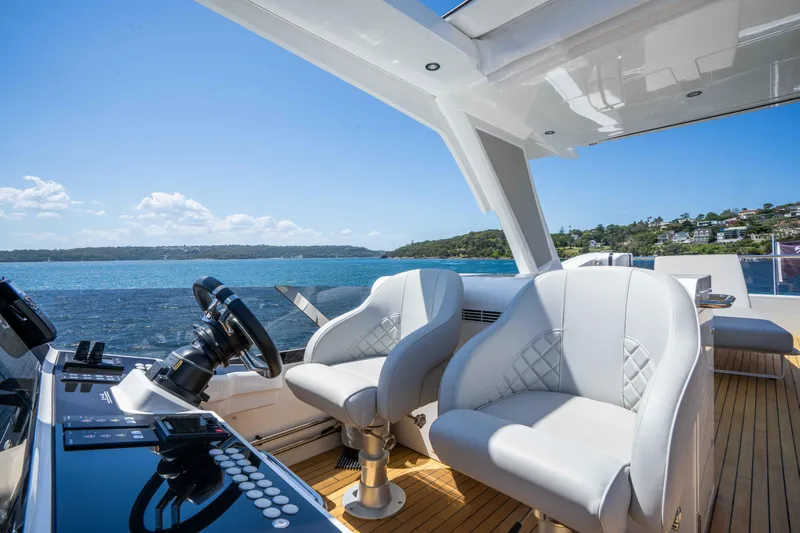 Sunseeker Manhatton 68 Yacht Photos Pics 