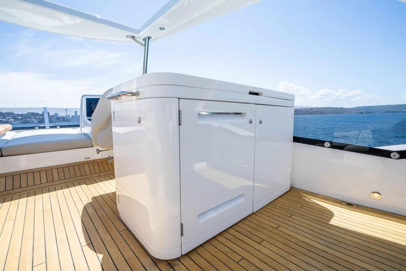 Sunseeker Manhatton 68 Yacht Photos Pics 