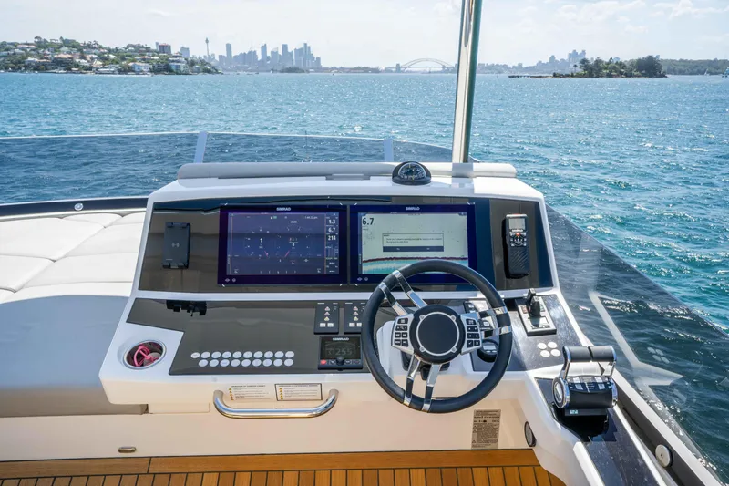 Sunseeker Manhatton 68 Yacht Photos Pics 