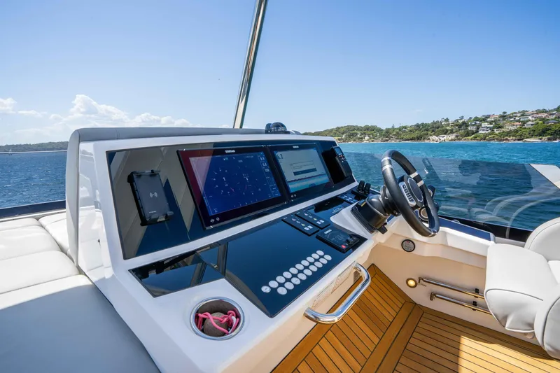 Sunseeker Manhatton 68 Yacht Photos Pics 