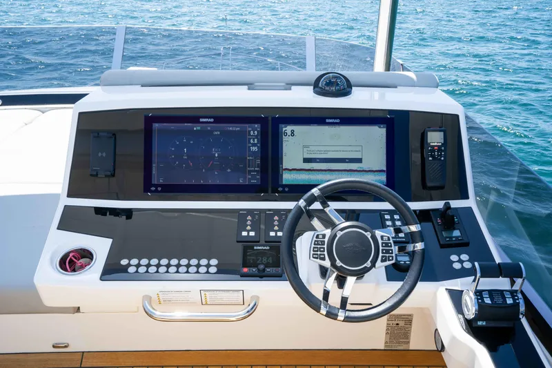 Sunseeker Manhatton 68 Yacht Photos Pics 