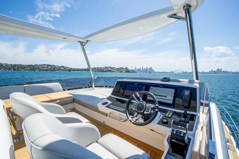 Sunseeker Manhatton 68 Yacht Photos Pics 