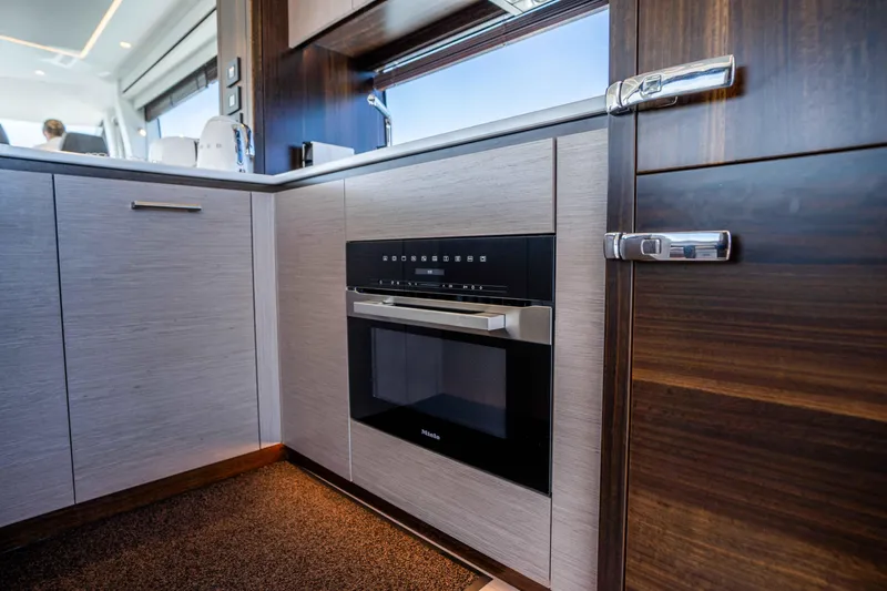 Sunseeker Manhatton 68 Yacht Photos Pics 