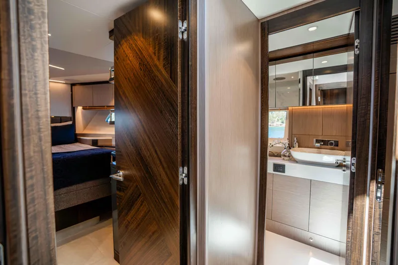 Sunseeker Manhatton 68 Yacht Photos Pics 