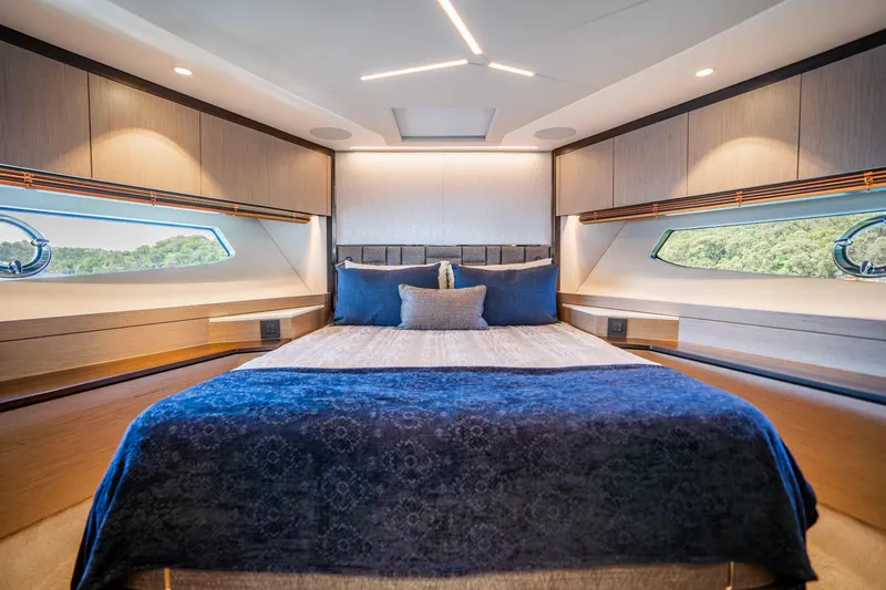 Sunseeker Manhatton 68 Yacht Photos Pics 