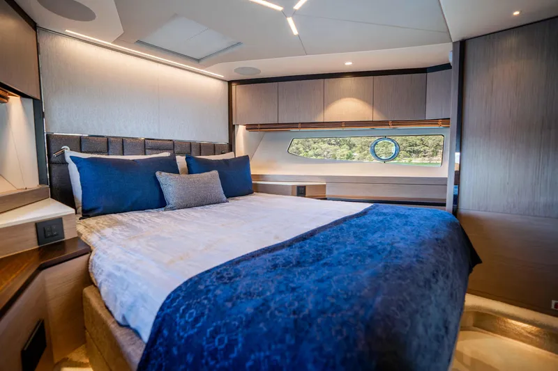 Sunseeker Manhatton 68 Yacht Photos Pics 