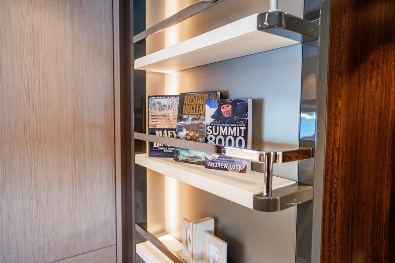 Sunseeker Manhatton 68 Yacht Photos Pics 