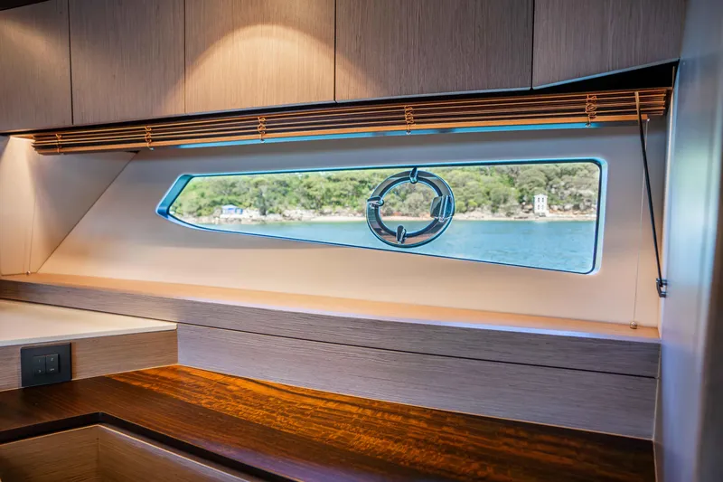 Sunseeker Manhatton 68 Yacht Photos Pics 