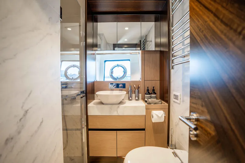 Sunseeker Manhatton 68 Yacht Photos Pics 