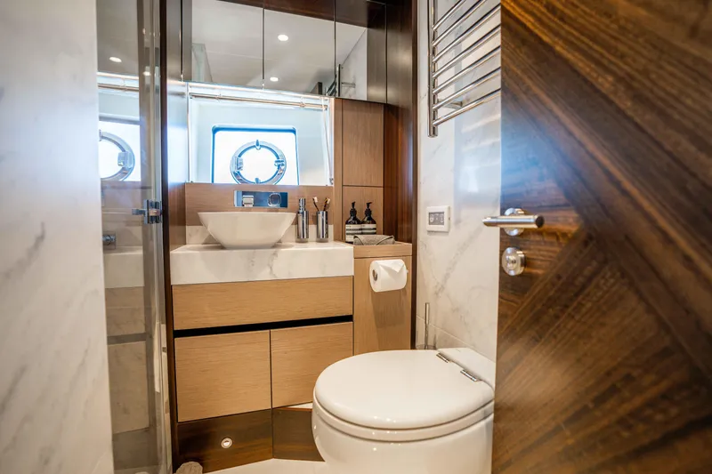 Sunseeker Manhatton 68 Yacht Photos Pics 