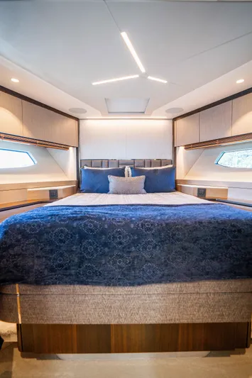 Sunseeker Manhatton 68 Yacht Photos Pics 