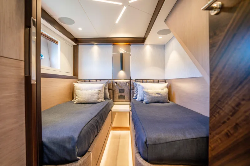 Sunseeker Manhatton 68 Yacht Photos Pics 