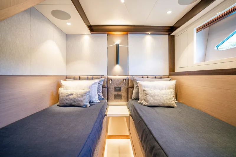 Sunseeker Manhatton 68 Yacht Photos Pics 