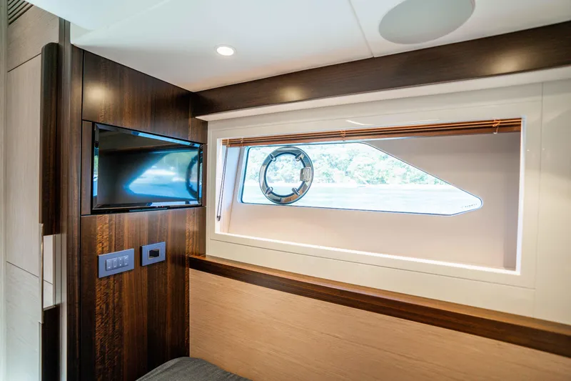 Sunseeker Manhatton 68 Yacht Photos Pics 