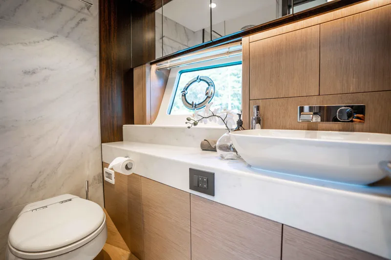 Sunseeker Manhatton 68 Yacht Photos Pics 