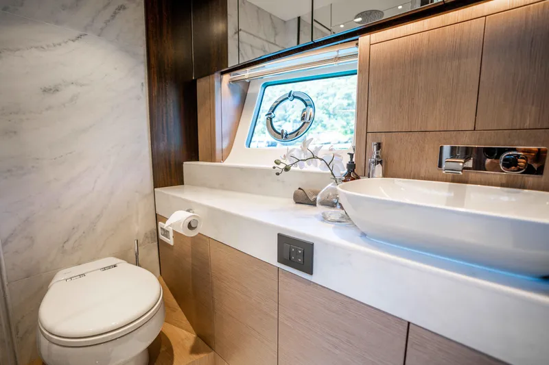 Sunseeker Manhatton 68 Yacht Photos Pics 