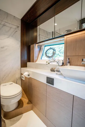 Sunseeker Manhatton 68 Yacht Photos Pics 