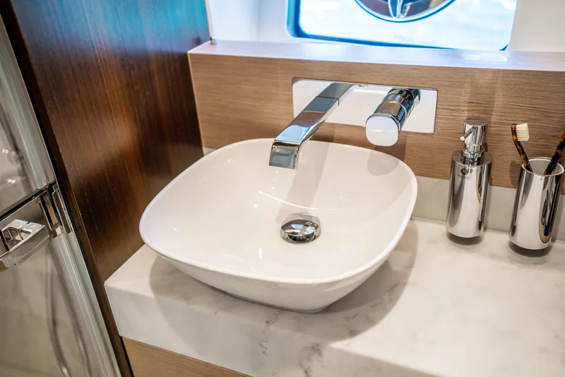 Sunseeker Manhatton 68 Yacht Photos Pics 