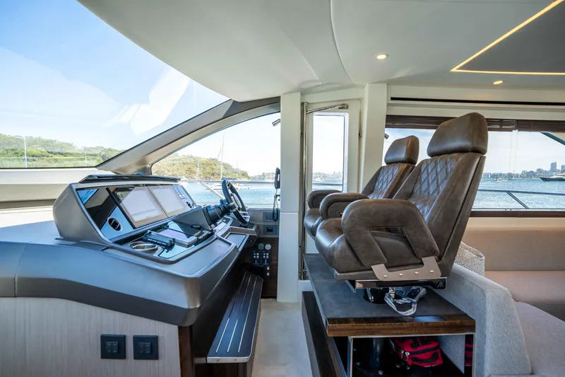 Sunseeker Manhatton 68 Yacht Photos Pics 