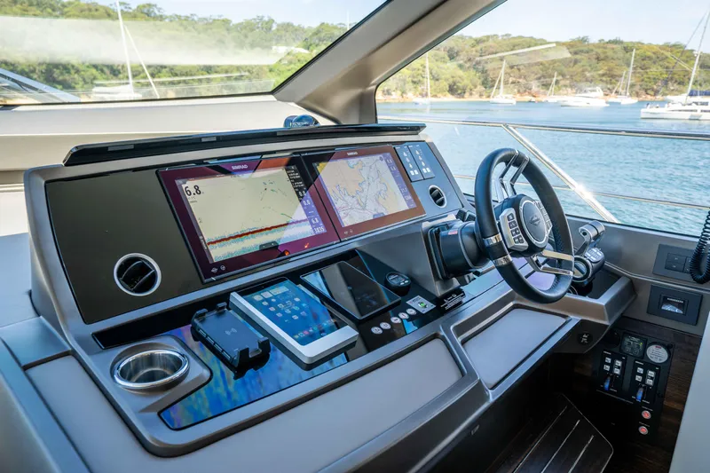 Sunseeker Manhatton 68 Yacht Photos Pics 