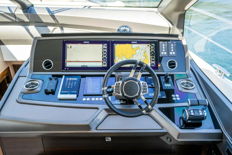 Sunseeker Manhatton 68 Yacht Photos Pics 