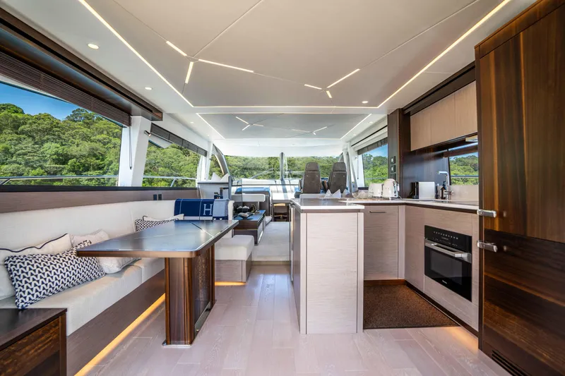 Sunseeker Manhatton 68 Yacht Photos Pics 