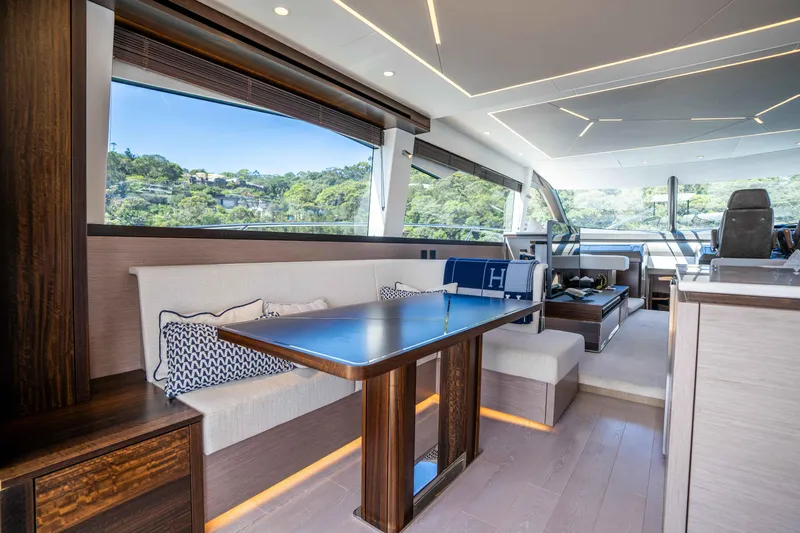 Sunseeker Manhatton 68 Yacht Photos Pics 