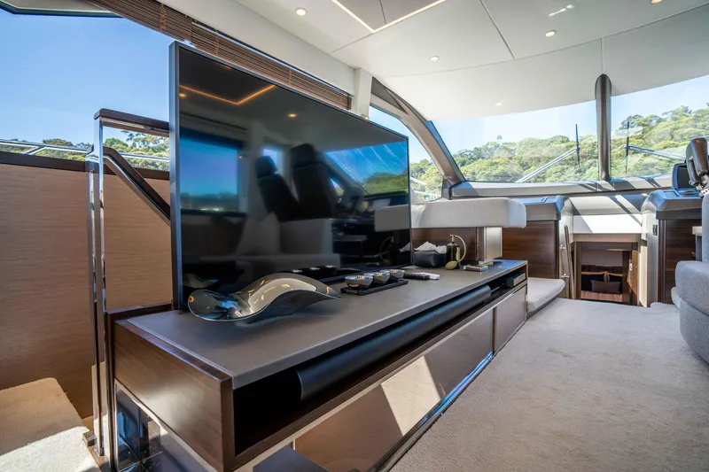 Sunseeker Manhatton 68 Yacht Photos Pics 