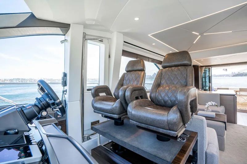 Sunseeker Manhatton 68 Yacht Photos Pics 