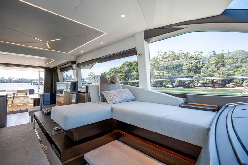 Sunseeker Manhatton 68 Yacht Photos Pics 