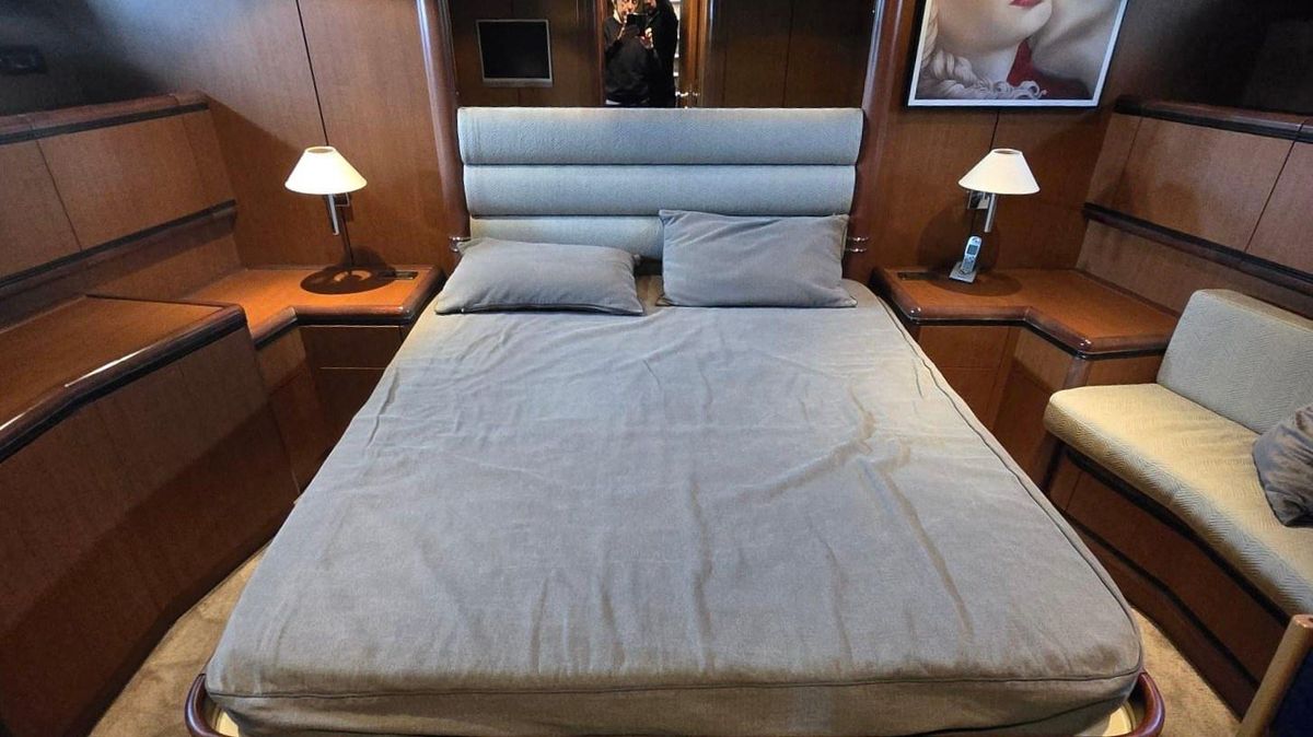 2005 Mangusta 82 