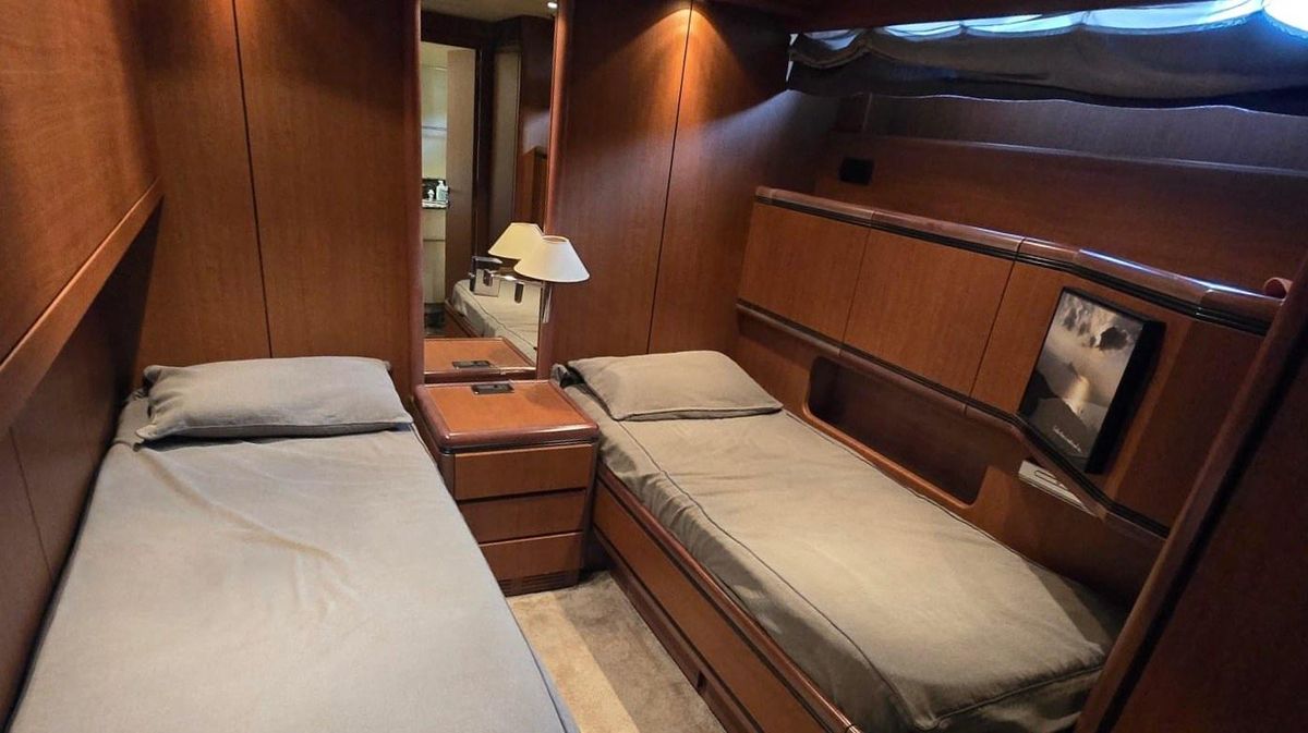 2005 Mangusta 82 