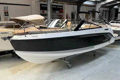 2025 Quicksilver Activ 675 Cruiser