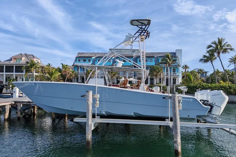  Yacht Photos Pics Freeman 42 boat docked near tropical resort, 2025 model, with palm trees and blue sky.