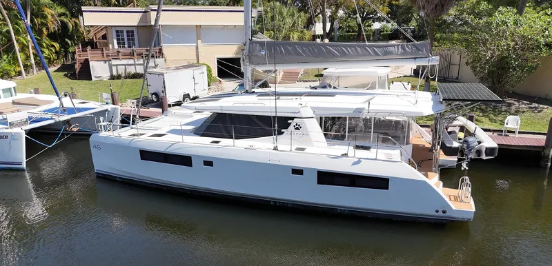 Exhale Yacht Photos Pics 