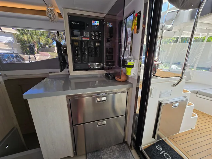 Exhale Yacht Photos Pics 