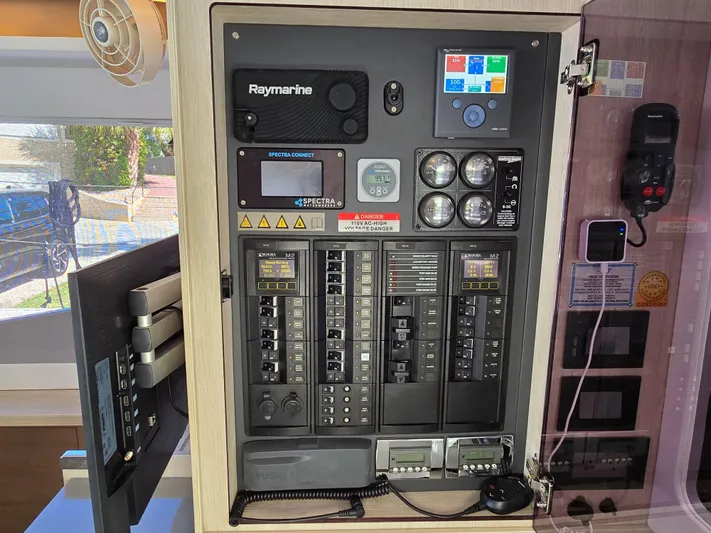 Exhale Yacht Photos Pics 